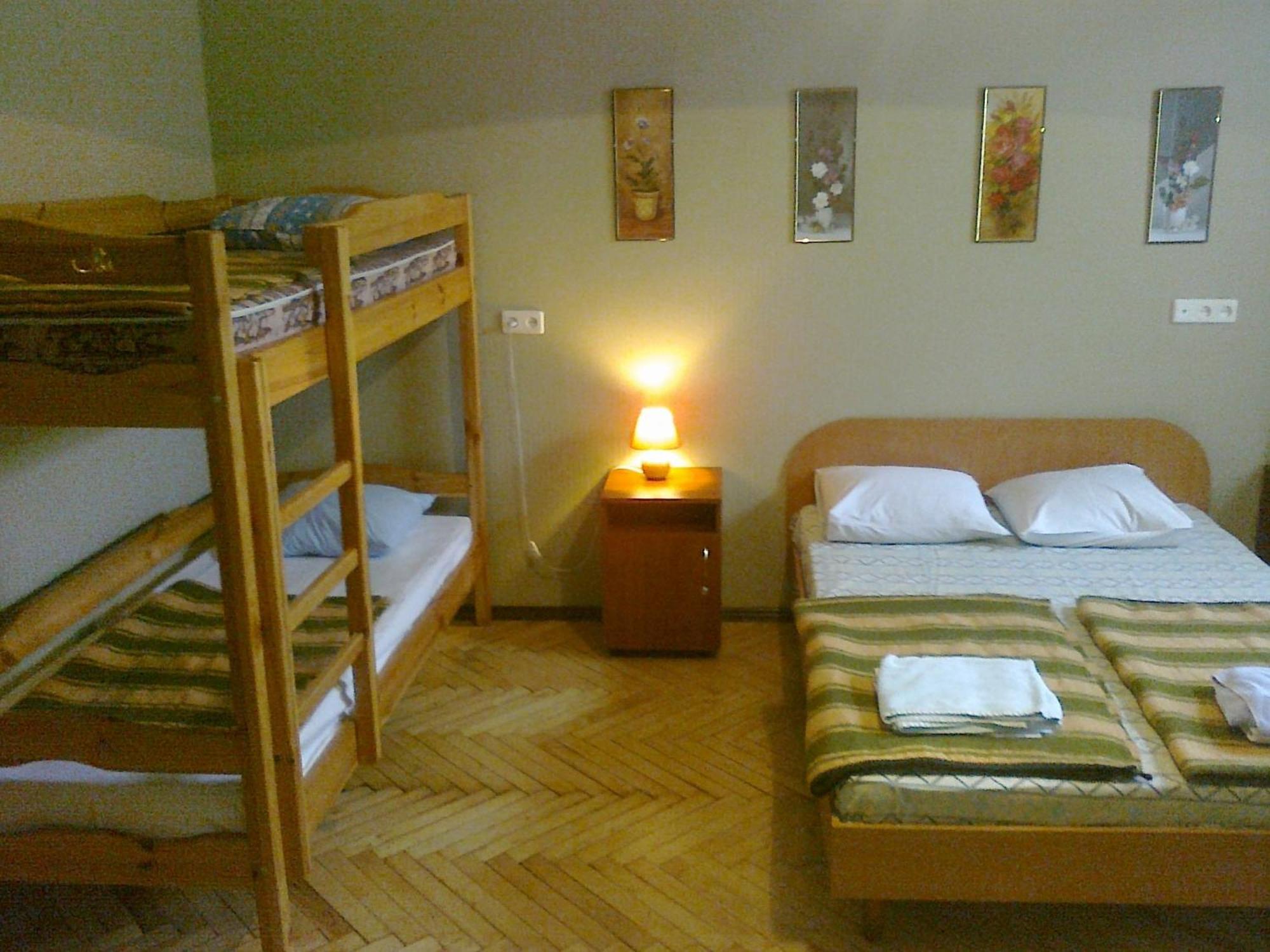 Yaroslav Hostel Kyiv Exterior photo